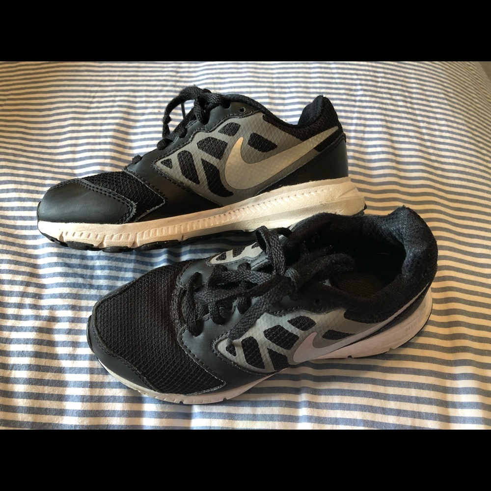 Nike Downshifter 6 Boys size 13